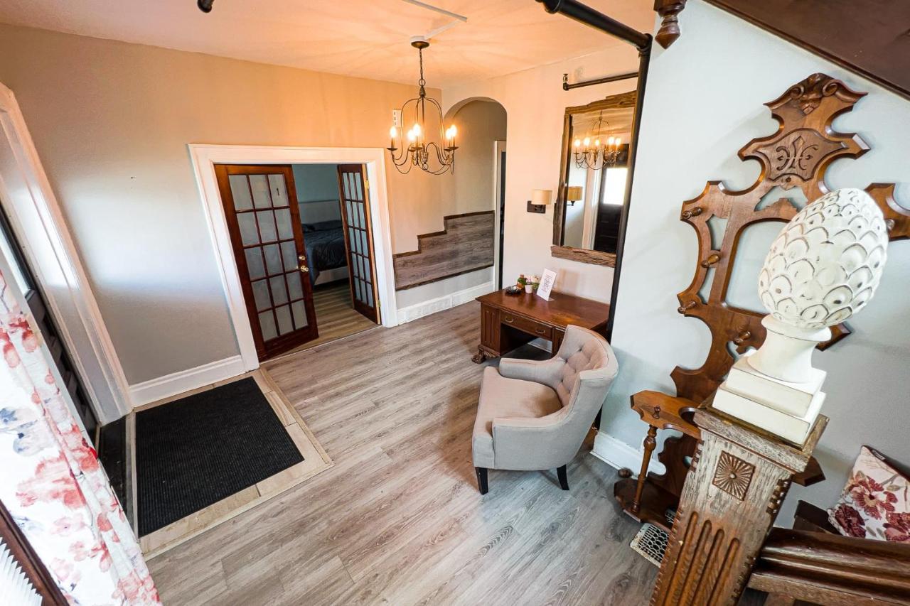 Unique Large 9br House With 3 Bath Close To The Falls