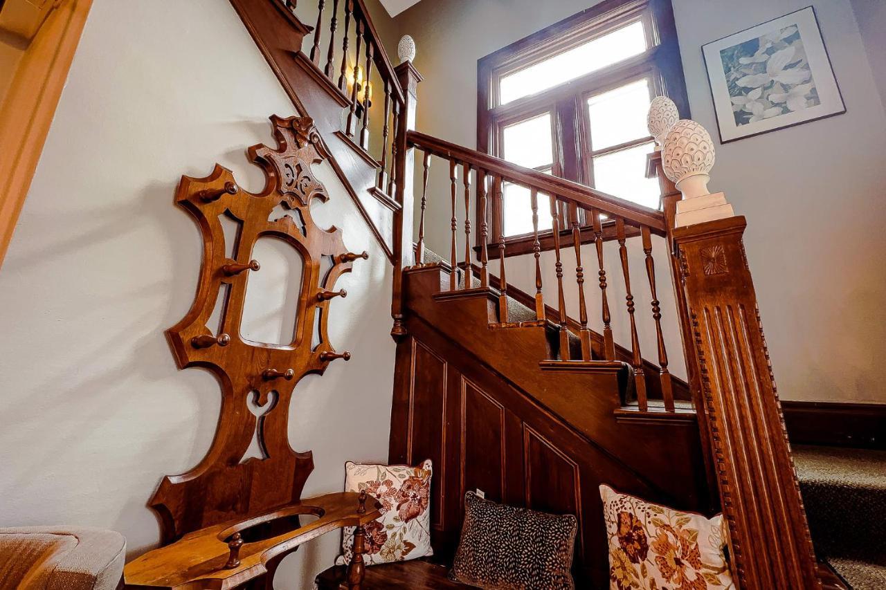 Unique Large 9br House With 3 Bath Close To The Falls Ferienhaus *