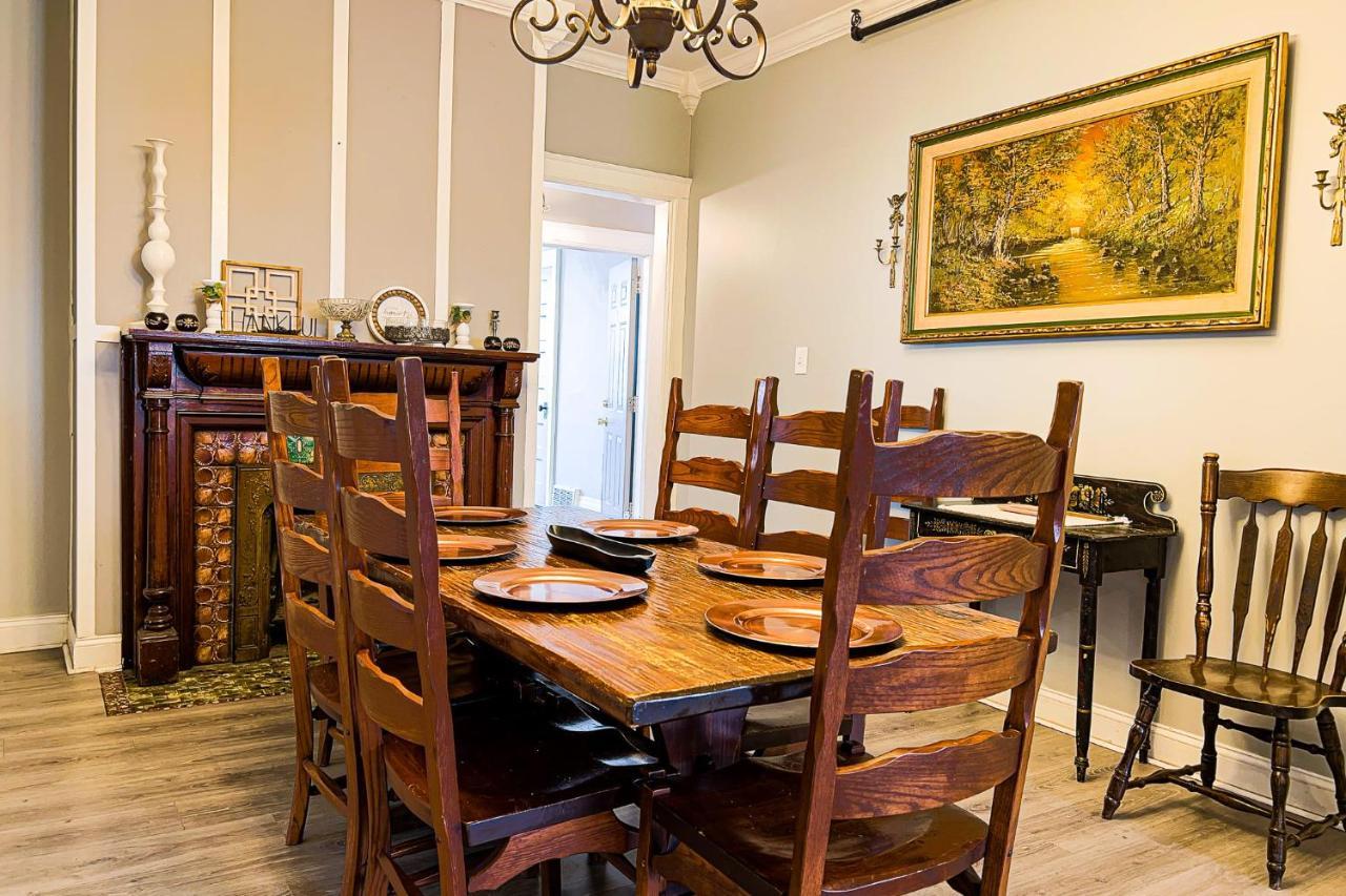 Unique Large 9br House With 3 Bath Close To The Falls Ferienhaus Niagarafälle