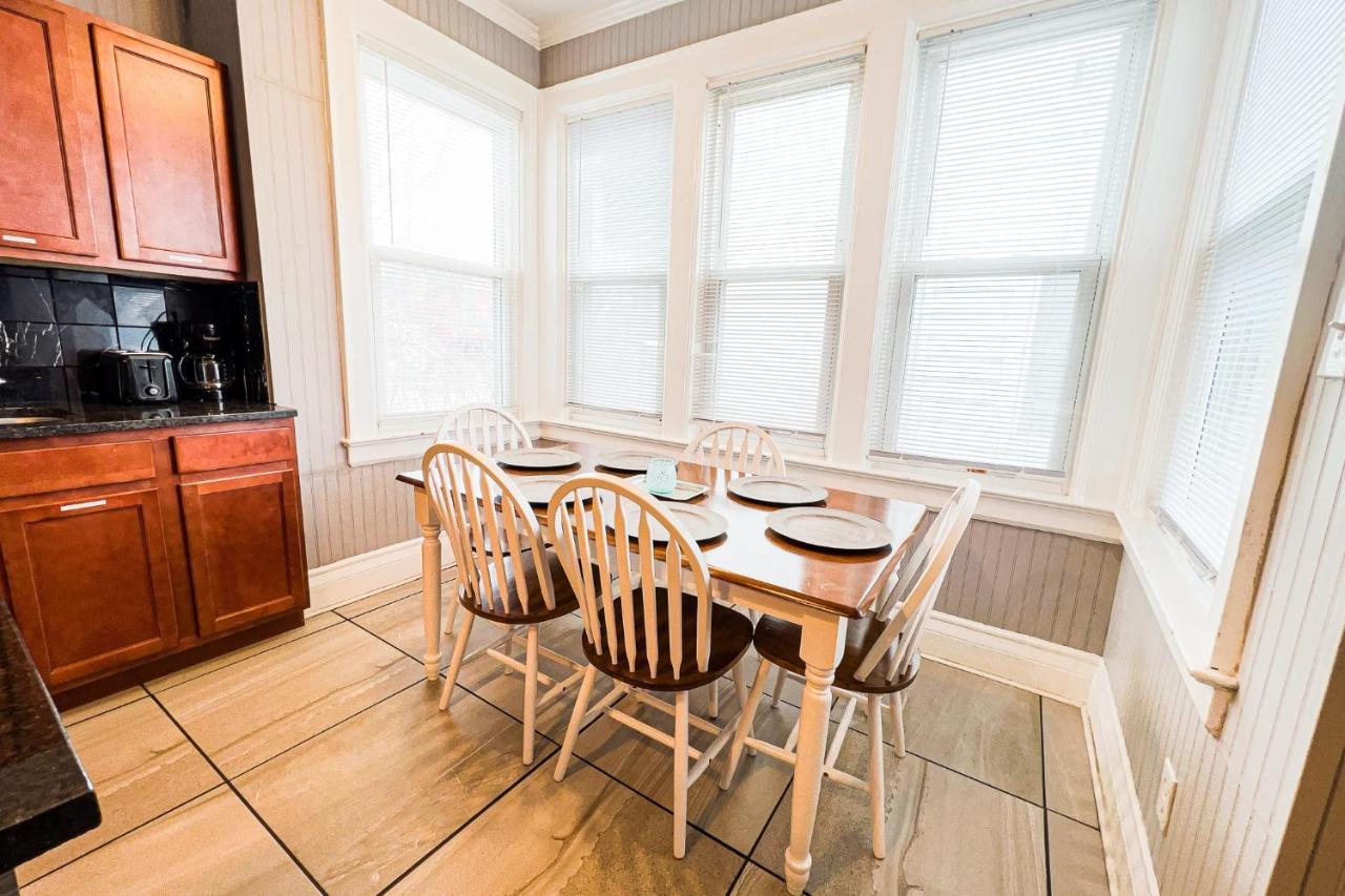 Unique Large 9br House With 3 Bath Close To The Falls Ferienhaus *